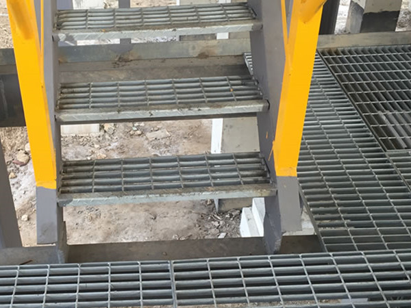 昆明工廠鋼梯踏步板案例