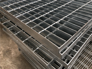 鋼格板與鍍鋅鋼格柵板的區別在哪？